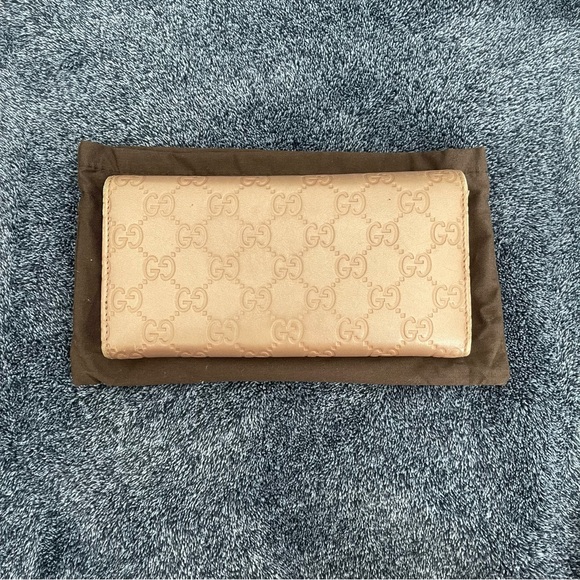 GUCCI Pink Guccissima Long Wallet with Gold Interlocking Heart Accent - Picture 4 of 12